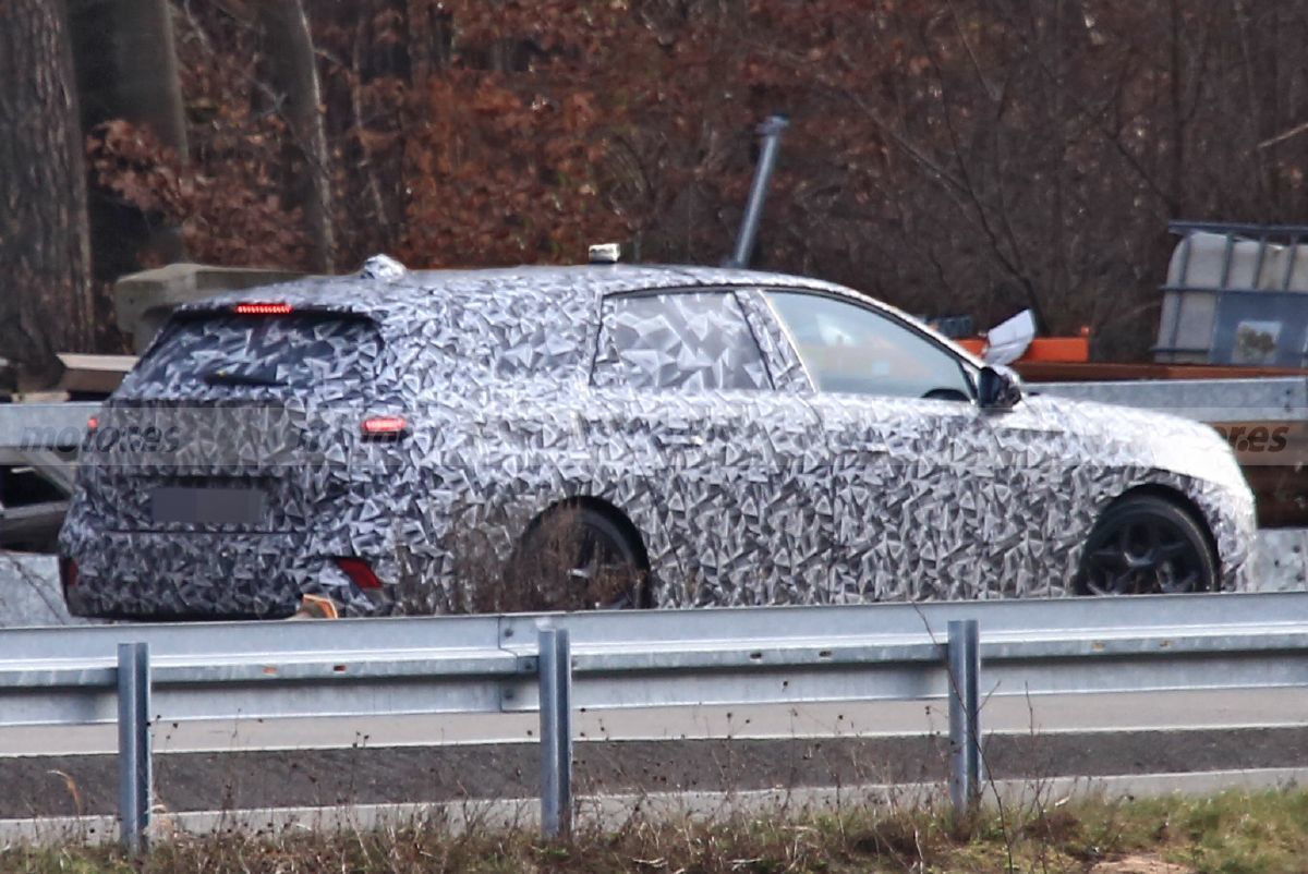 Foto espía Peugeot 308 SW 2022 - exterior