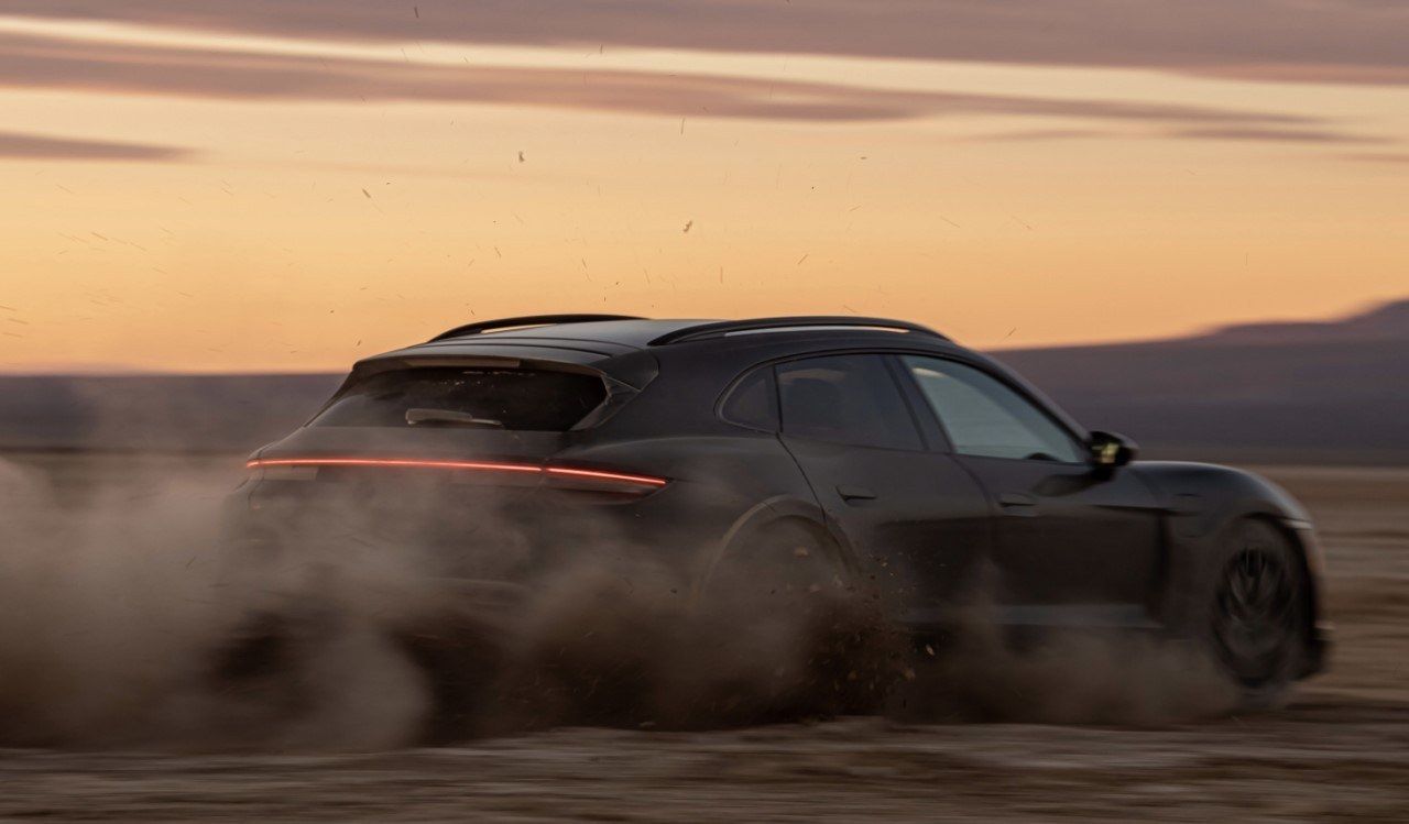 Foto Porsche Taycan Cross Turismo - prototipo