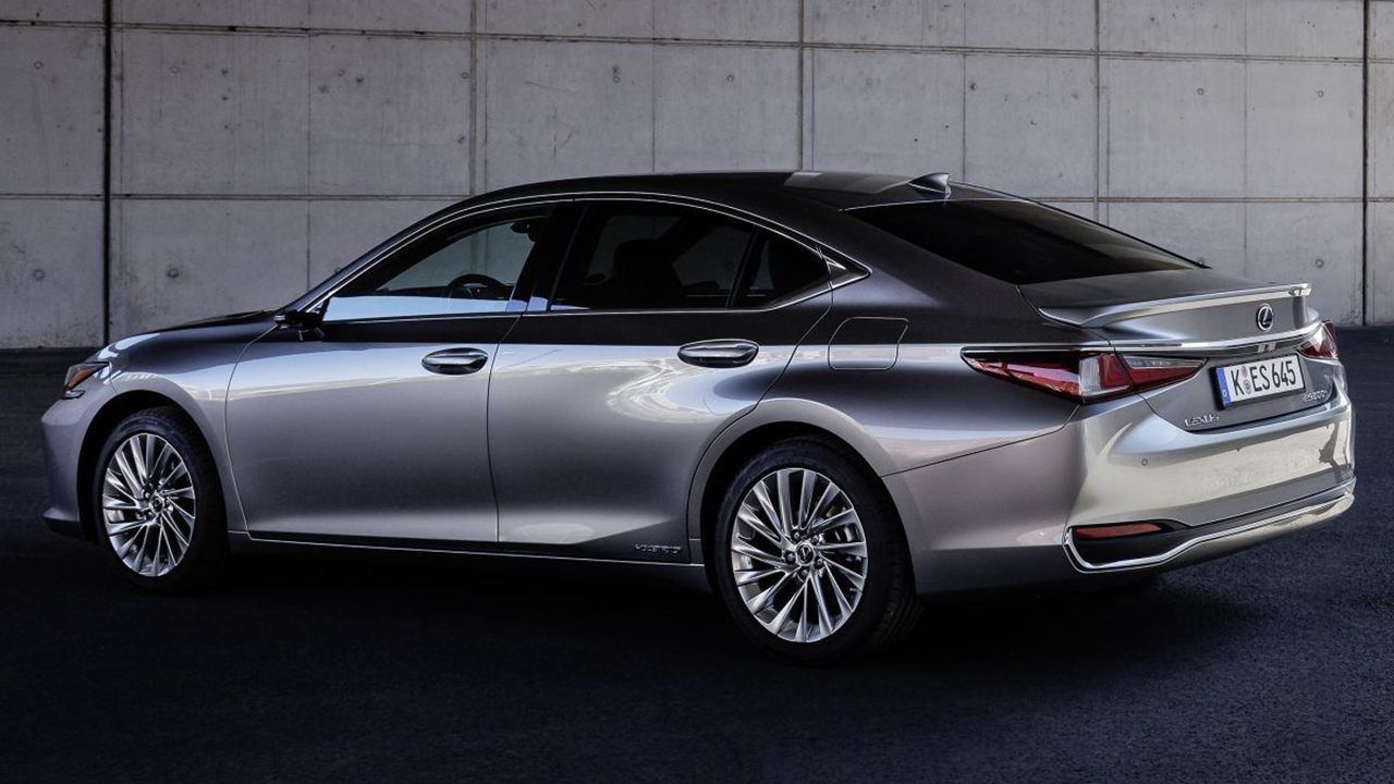 Lexus ES 300h 2021 - posterior