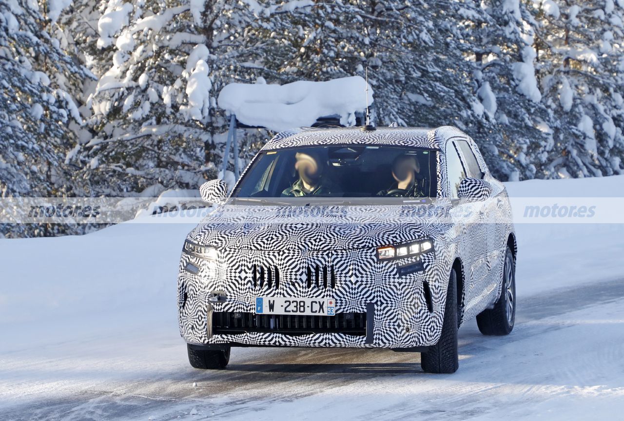 Dos prototipos del nuevo Renault Kadjar 2022 posan en fotos espía