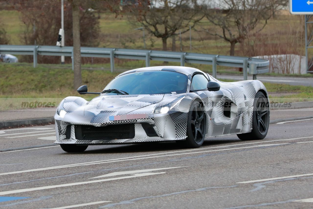 Megagalería de fotos espía del futuro hypercar híbrido de Ferrari