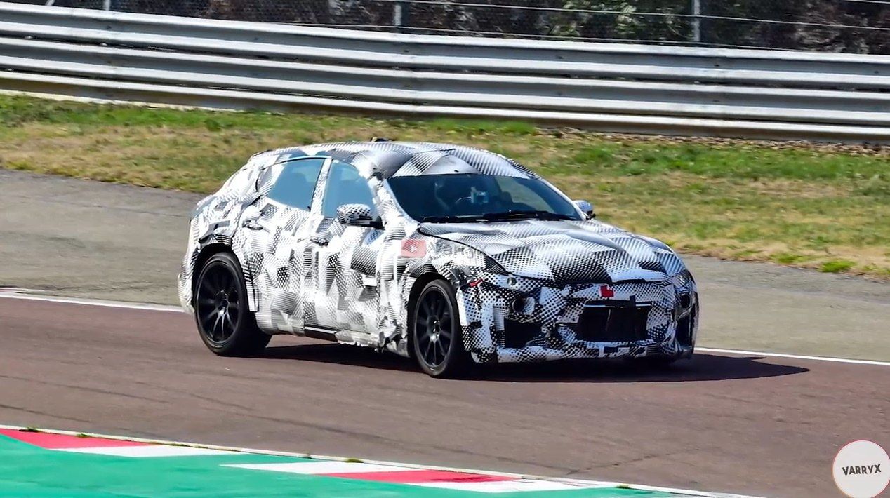 Las mulas del Ferrari Purosangue rodando en el circuito de Fiorano [vídeo]