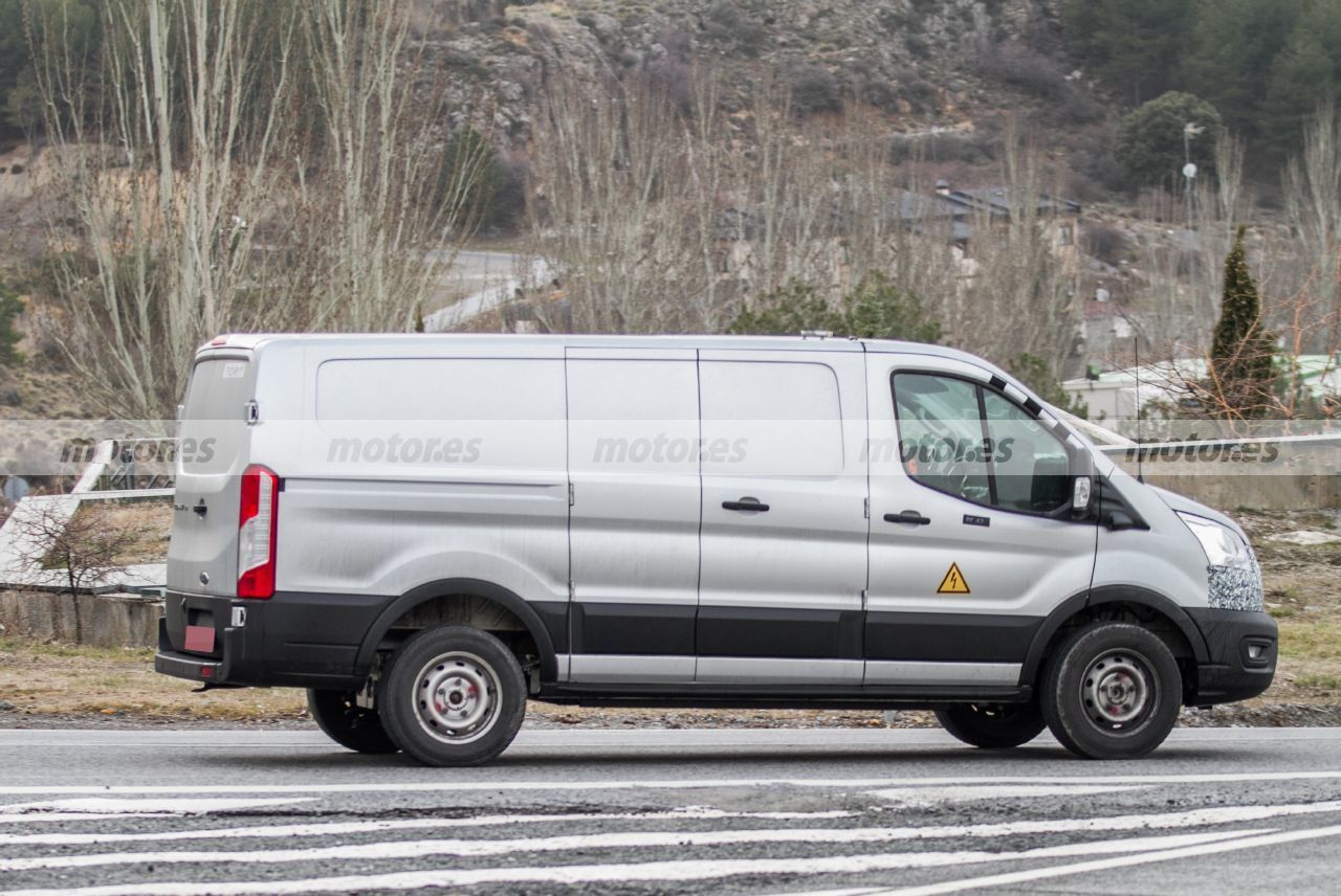 Ford E-Transit Custom 2022 - foto espía lateral