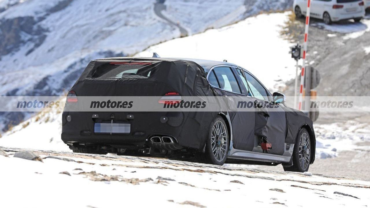 Genesis G70 Shooting Brake - foto espía posterior