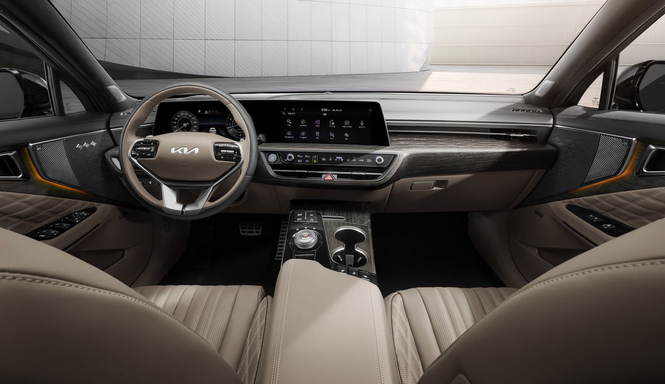 El nuevo KIA K8 2022 nos muestra su lujoso interior por primera vez