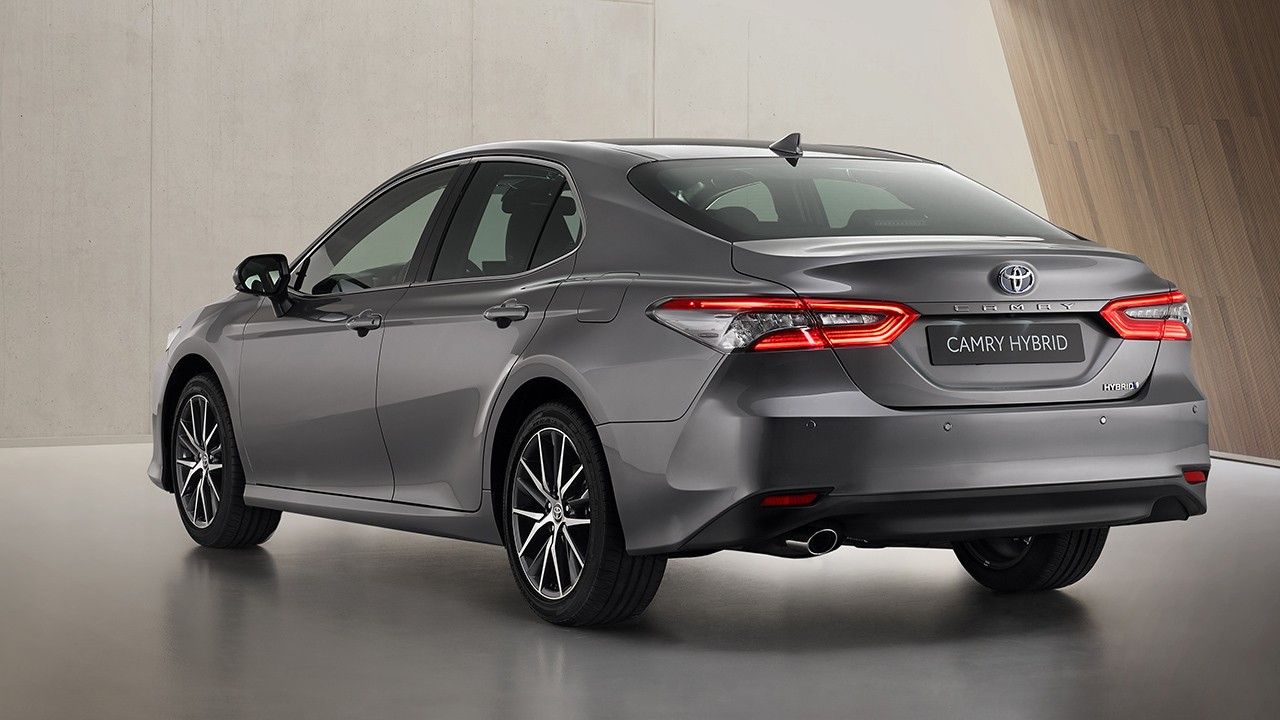 Toyota Camry 2021 - posterior