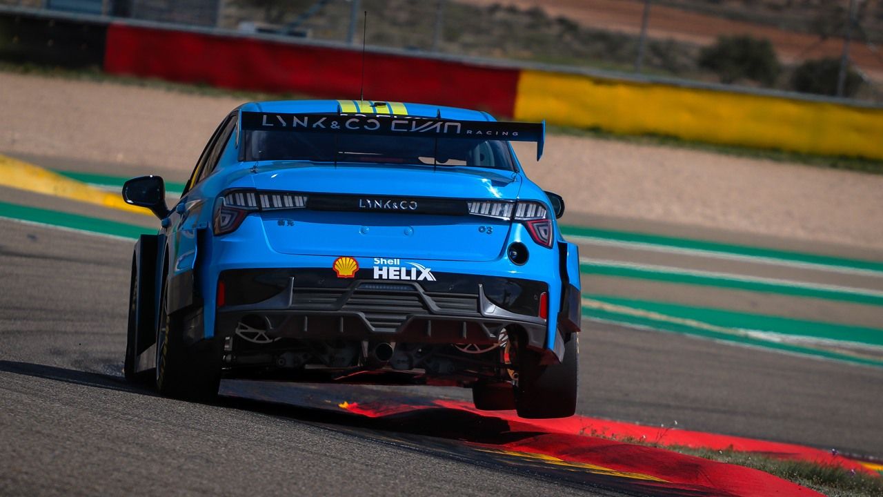 Primer test del equipo Cyan Racing del WTCR en MotorLand Aragón