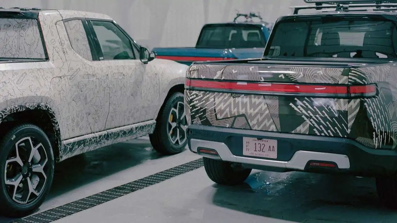 Rivian parece haber filtrado una variante inédita de carrocería del Rivian R1T