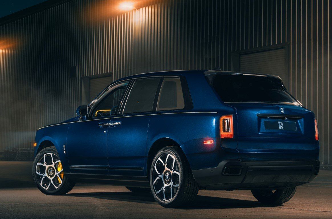 Foto Rolls-Royce Cullinan Black Badge - exterior