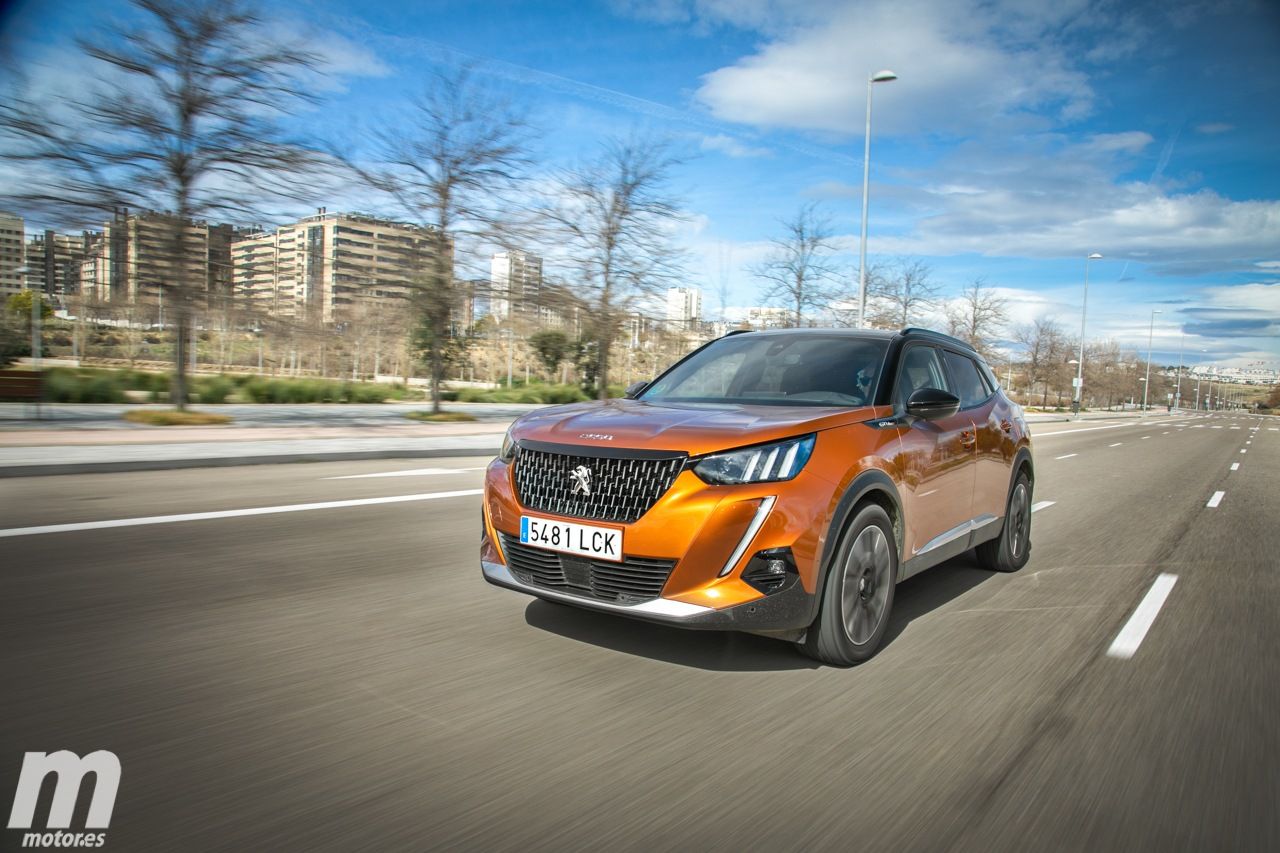 España - Febrero 2021: El Peugeot 2008 se impone en un mercado que naufraga