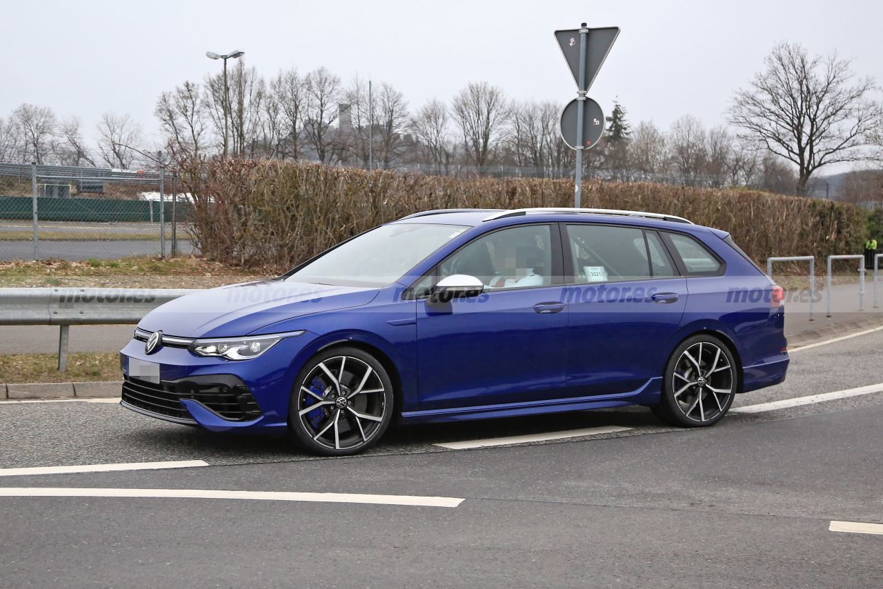 El nuevo Volkswagen Golf R Variant se deja ver desnudo durante sus tests en Europa