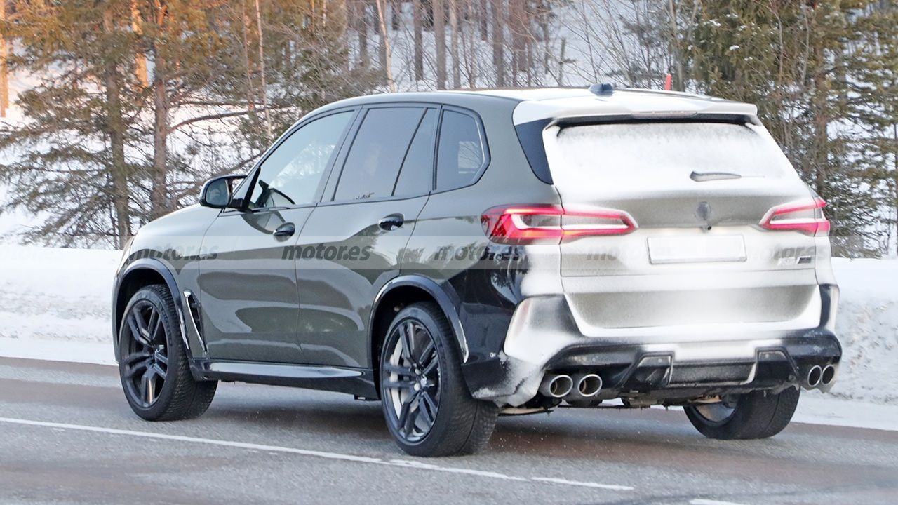 BMW X5 M 2023 - foto espía posterior