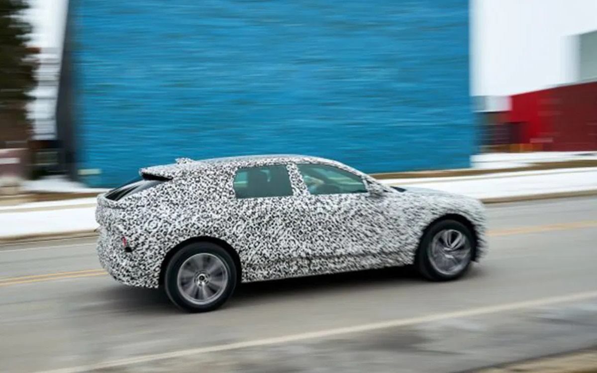 Primera imagen de uno de los prototipos de desarrollo del nuevo Cadillac Lyriq eléctrico