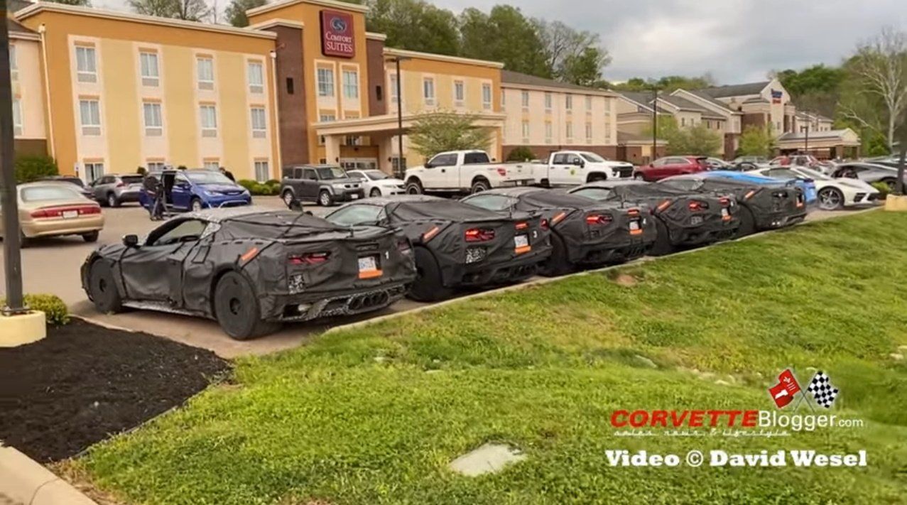 Caravana de prototipos del Corvette Z06 y ZR1 activando sus V8 al unísono [vídeo]