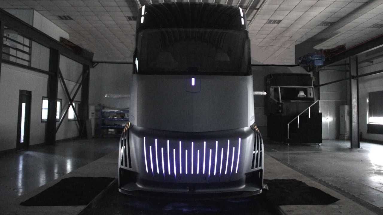 ¡Filtrado! El camión eléctrico de Geely es sospechosamente parecido al Tesla Semi