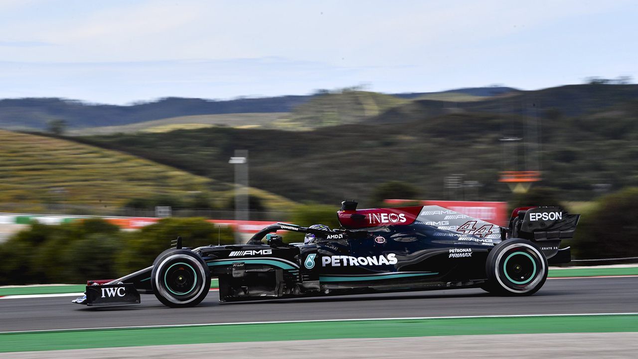 Hamilton se lleva los segundos libres de Portimao, con Sainz y Alonso en el 'top 5'