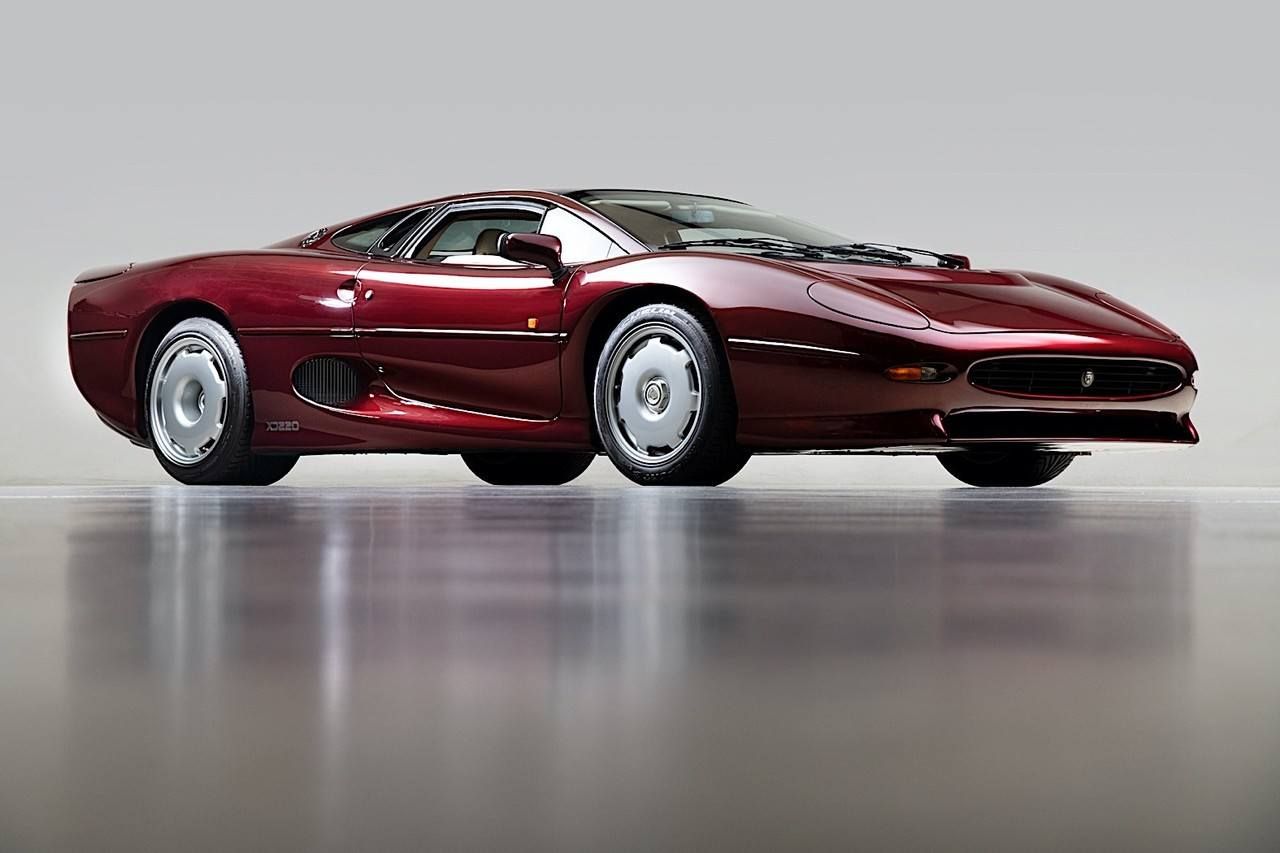 A la venta un impecable Jaguar XJ220 que aún sigue a estrenar