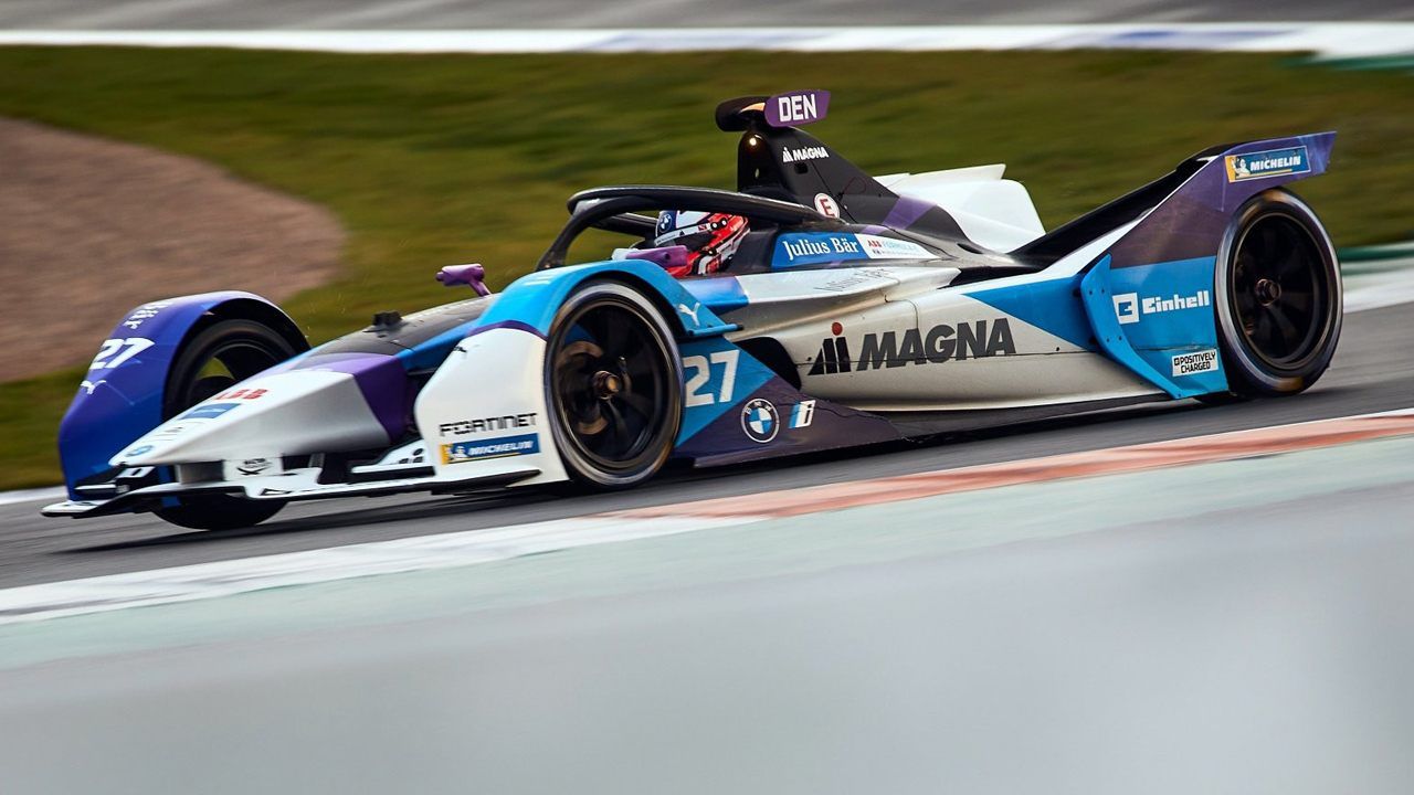 Jake Dennis logra la pole de los 'desterrados' en el ePrix de Valencia