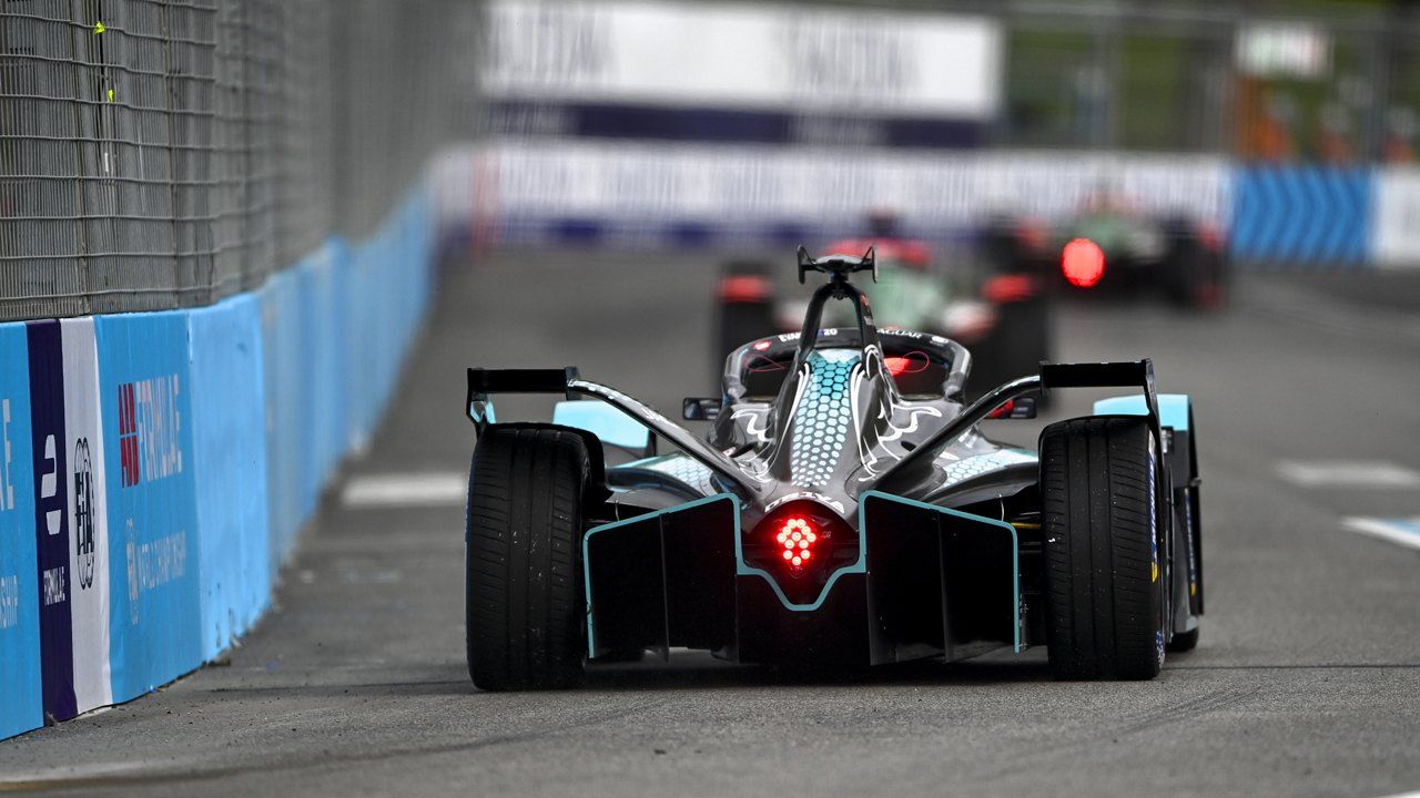 Jean-Eric Vergne conquista un caótico y accidentado ePrix de Roma