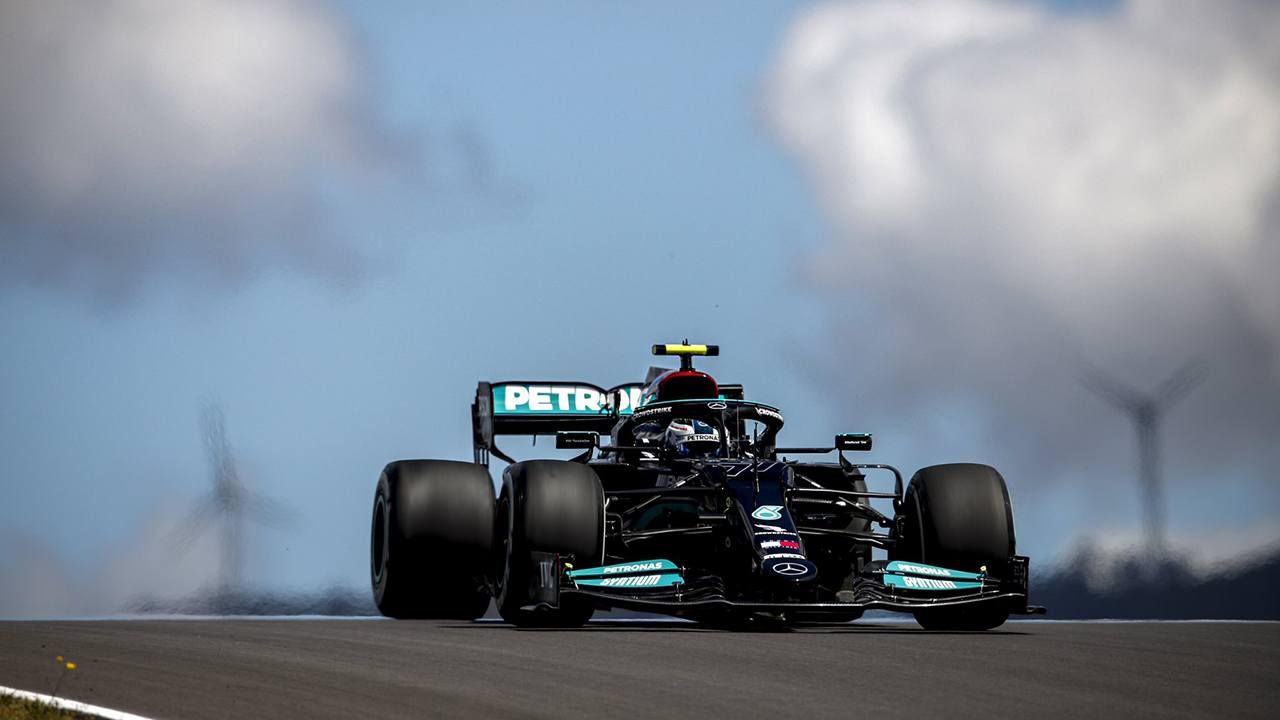 Bottas manda en los libres 1 de Portimao por sólo 25 milésimas sobre Verstappen