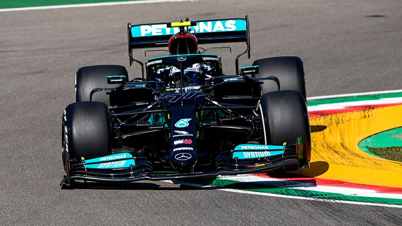 Bottas repite con el mejor tiempo y Sainz se asoma al podio