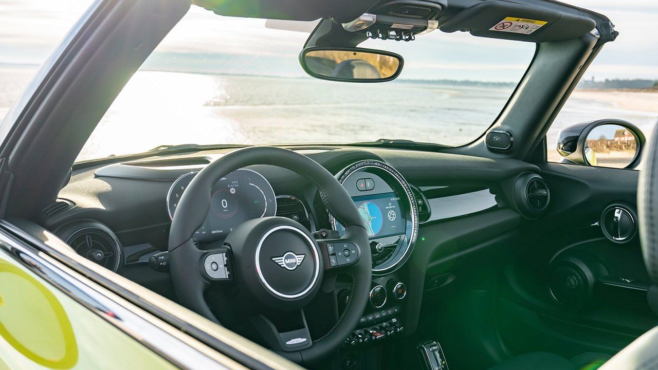 MINI John Cooper Works Cabrio 2022 - interior