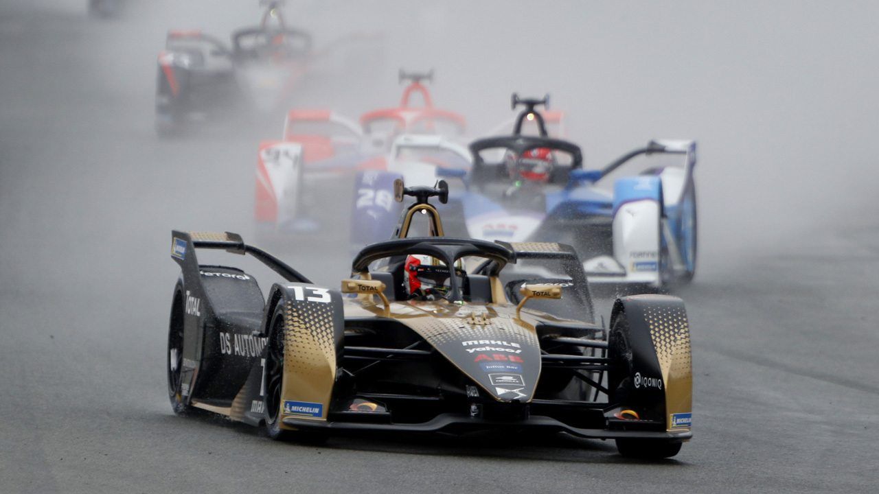 Nyck de Vries gana la esperpéntica primera manga del ePrix de Valencia