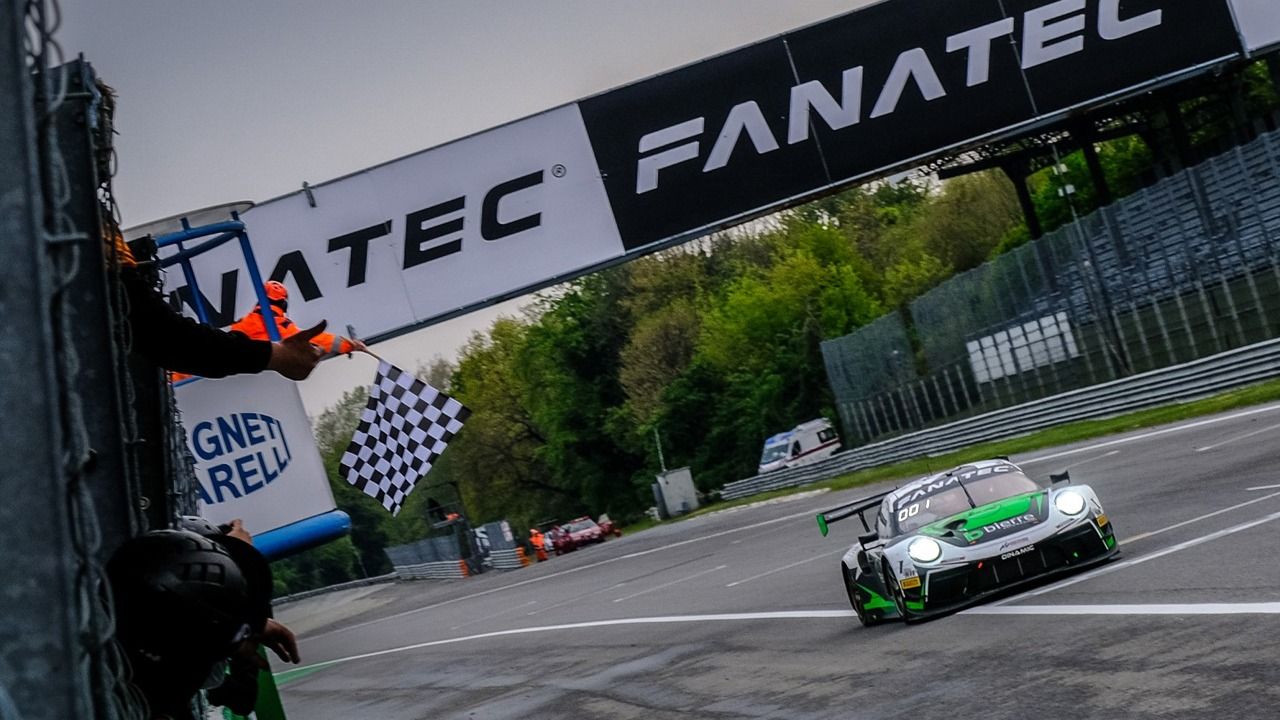 El Porsche #54 de Dinamic Motorsport vuelve a ganar las 3 Horas de Monza