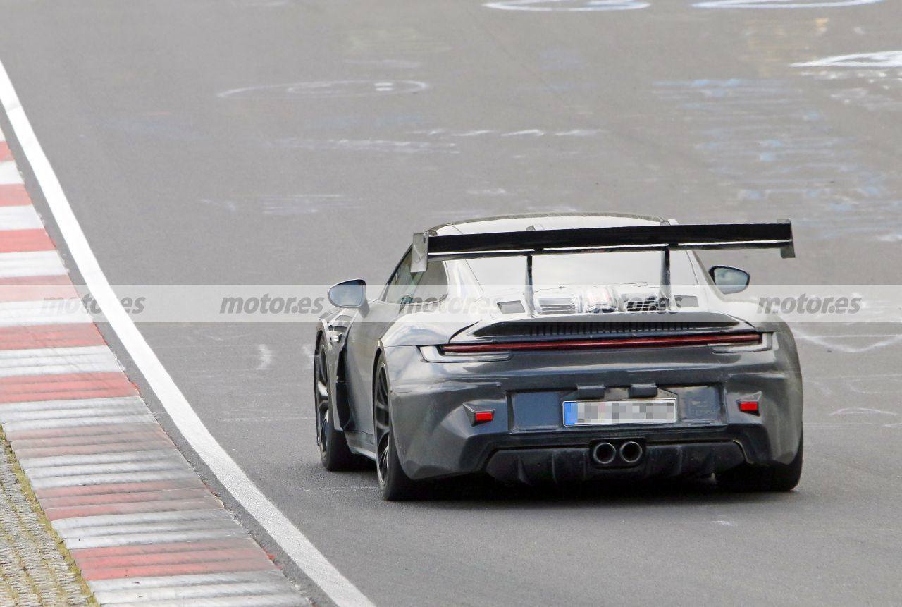 Foto espía Porsche 911 GT3 RS 2022 en Nürburgring - exterior