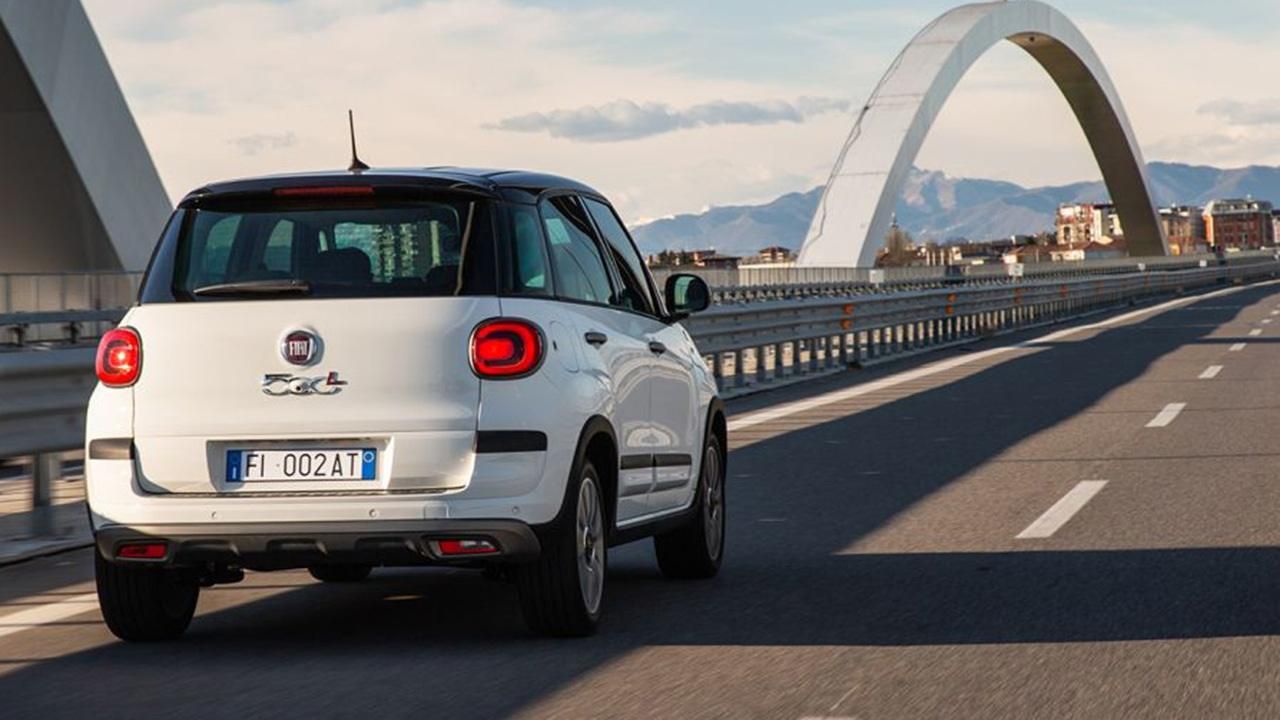 FIAT 500L Hey Google - posterior