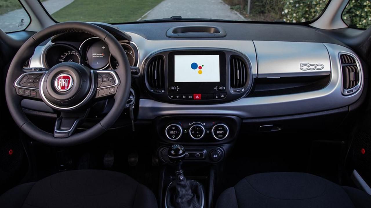 FIAT 500L Hey Google - interior