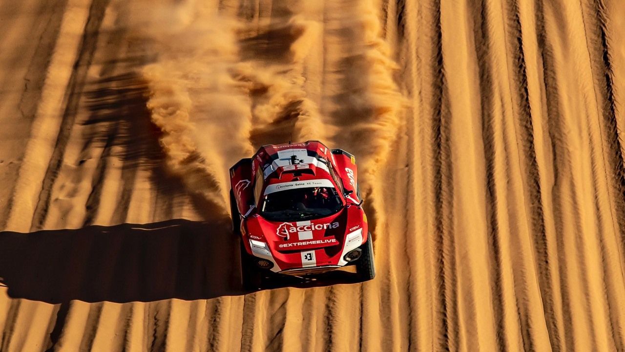 Sébastien Loeb y Cristina Gutiérrez lideran la clasificación del X-Desert