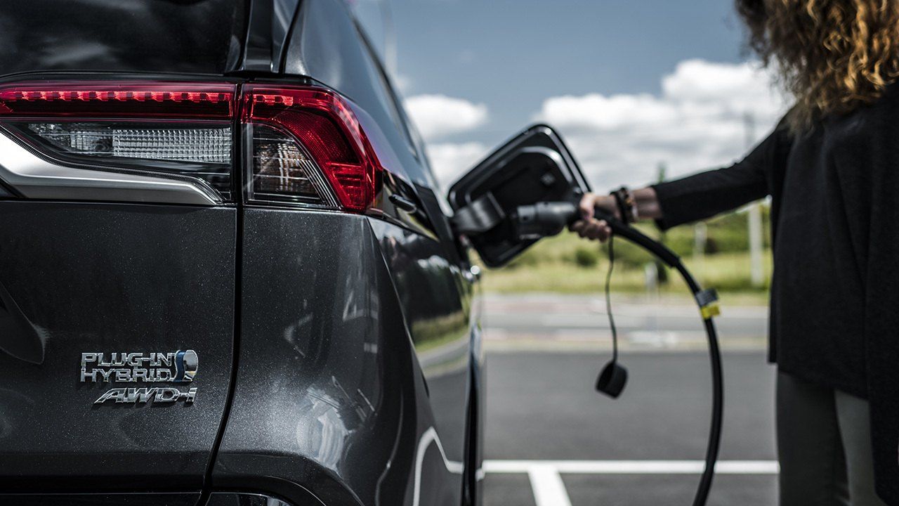 Toyota producirá coches híbridos enchufables en Europa