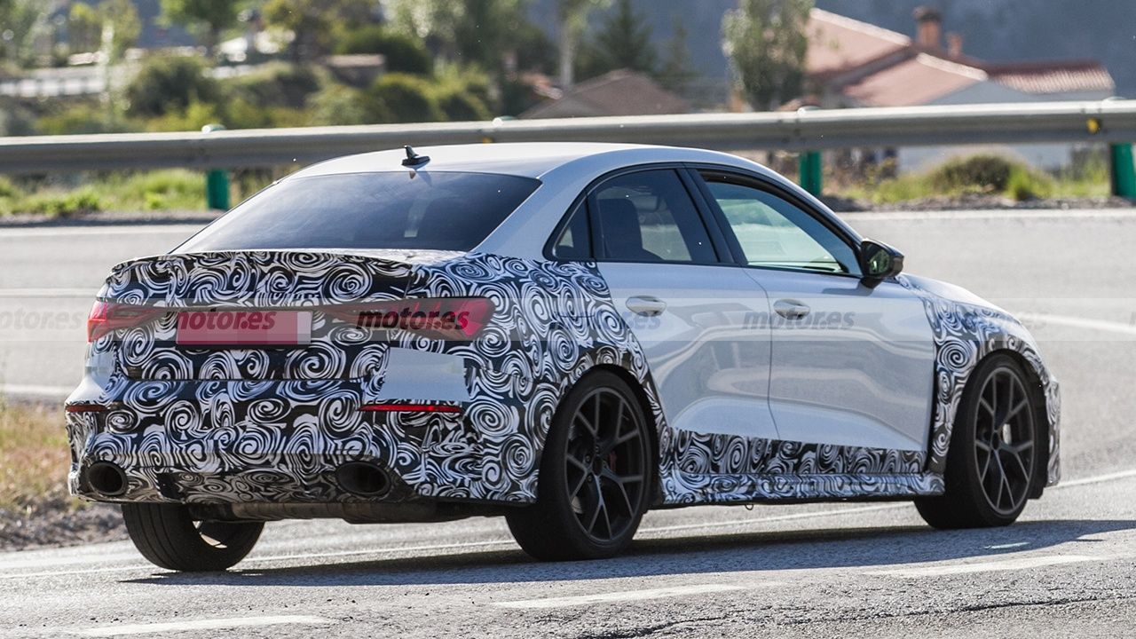 Audi RS 3 Sedán 2021 - foto espía posterior