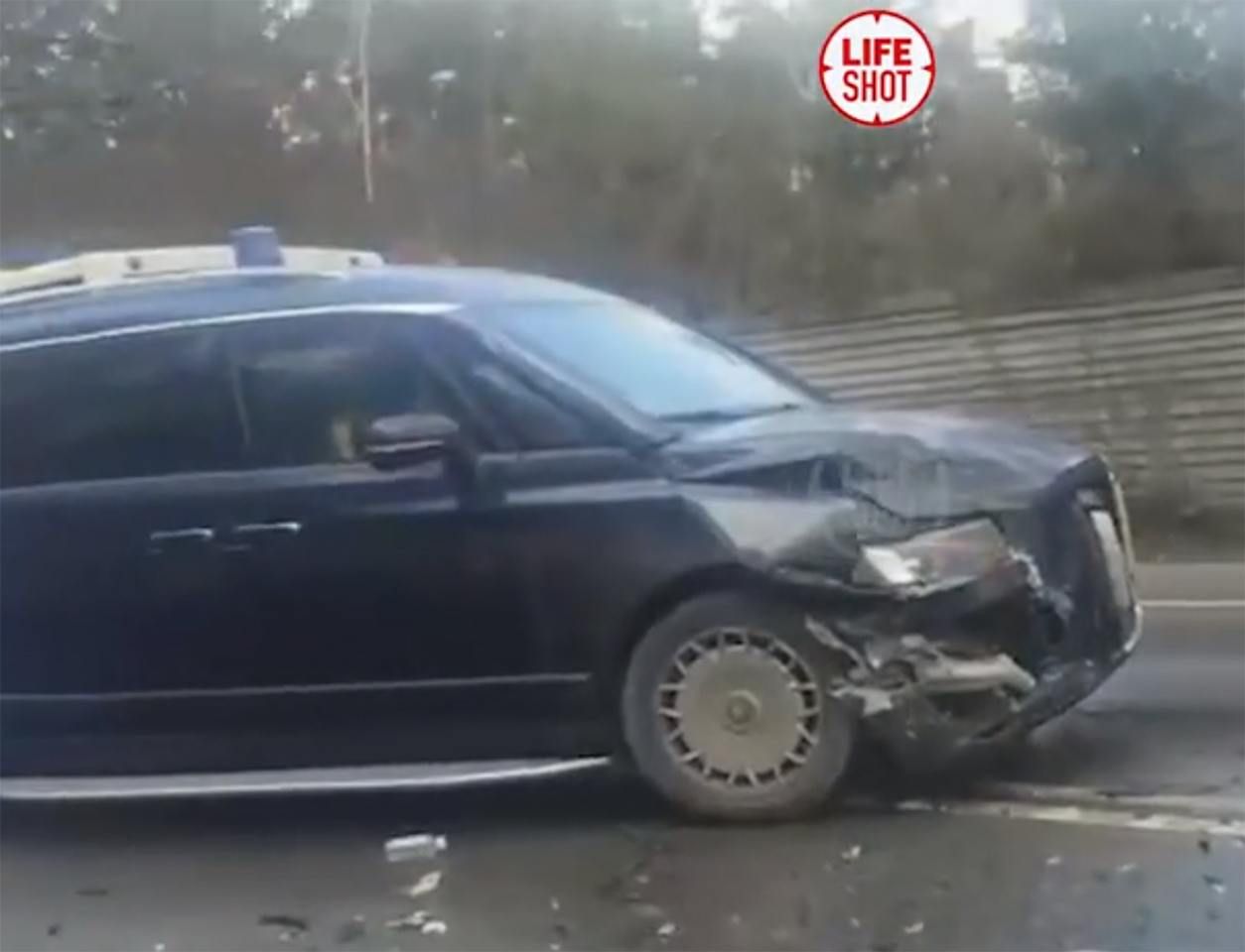 El Aurus Arsenal, el gran monovolumen ruso, parte de un accidente en Rusia