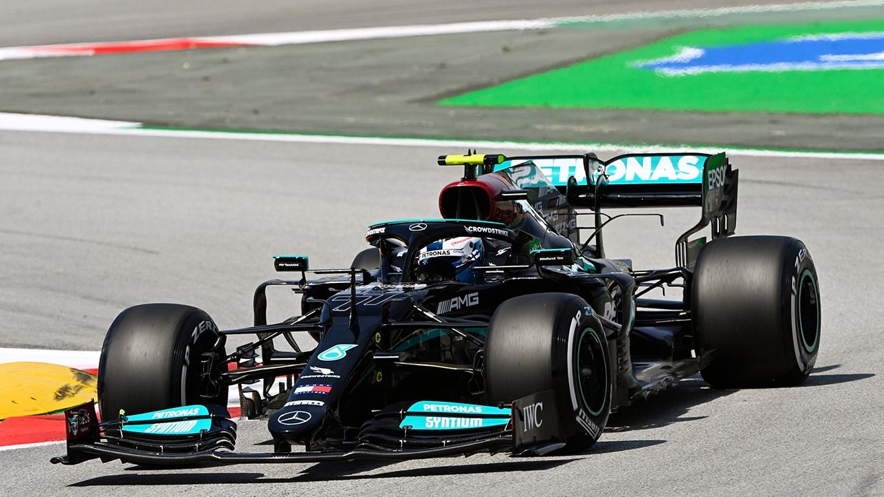 Bottas supera a Verstappen por un suspiro en los primeros libres en Montmeló