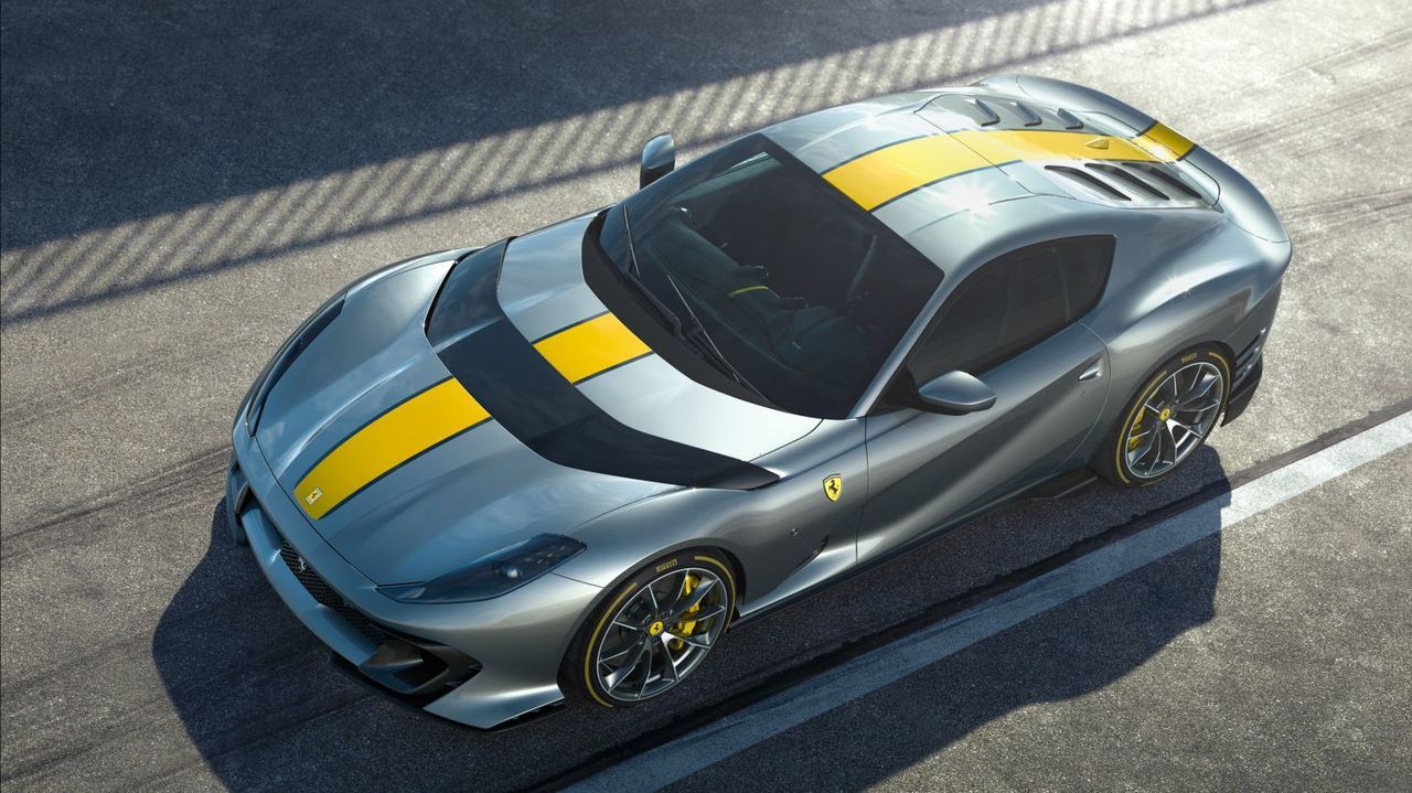 El brutal Ferrari 812 Competizione al detalle en sus primeros vídeos