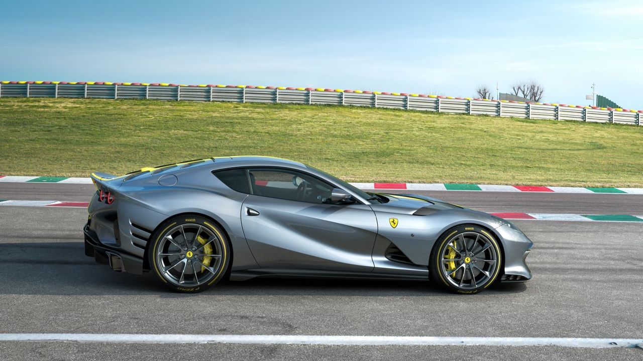 El Ferrari 812 Competizione a fondo en el circuito de Fiorano [vídeo]