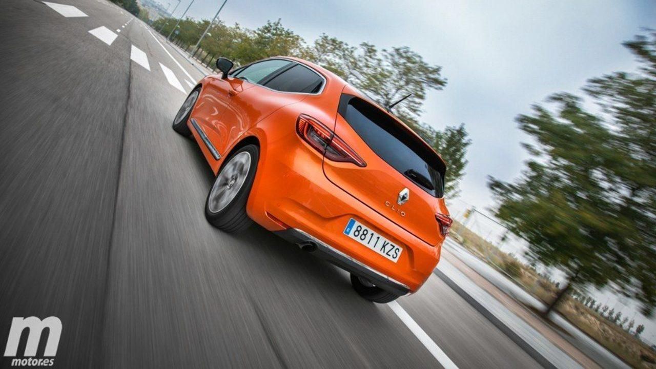 Francia - Abril 2021: El Renault Clio domina por primera vez en 2021