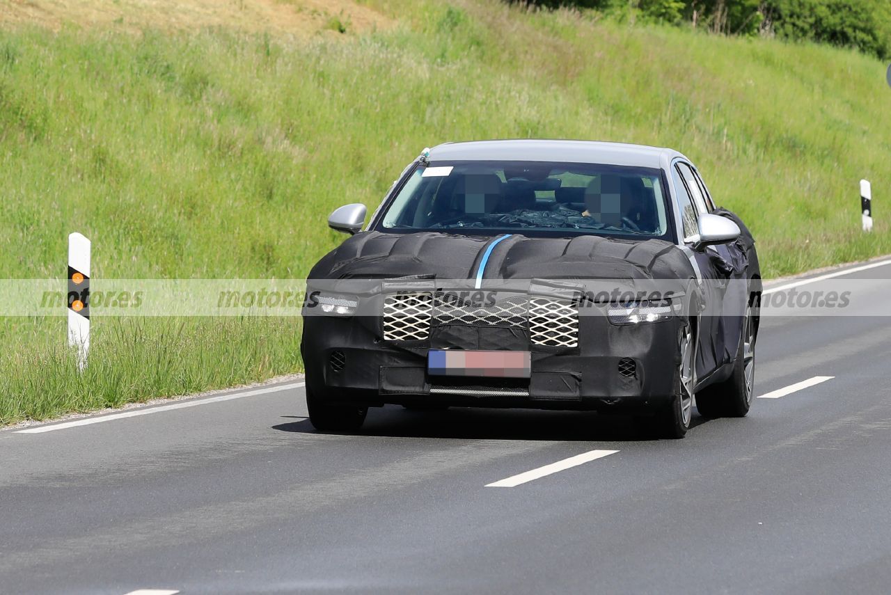 Los prototipos del nuevo Genesis G90 2022 reaparecen en fotos espía en Alemania