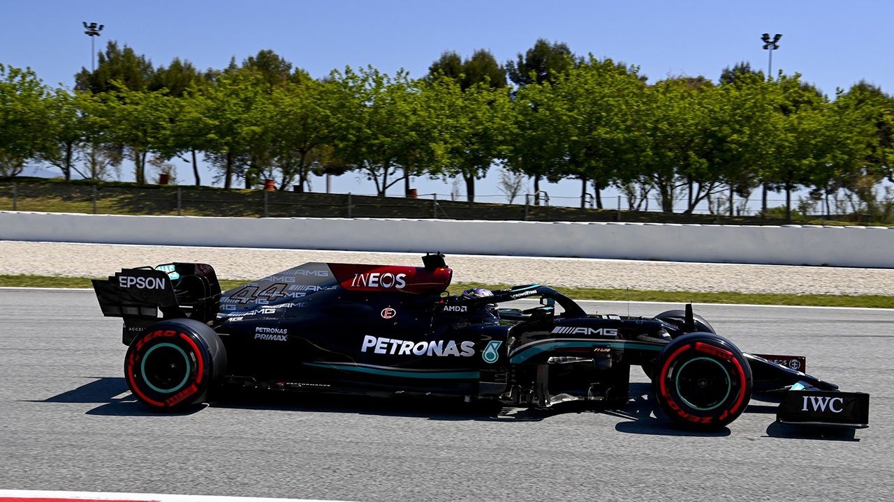 Hamilton logra su 100ª pole en una tensa clasificación en Montmeló