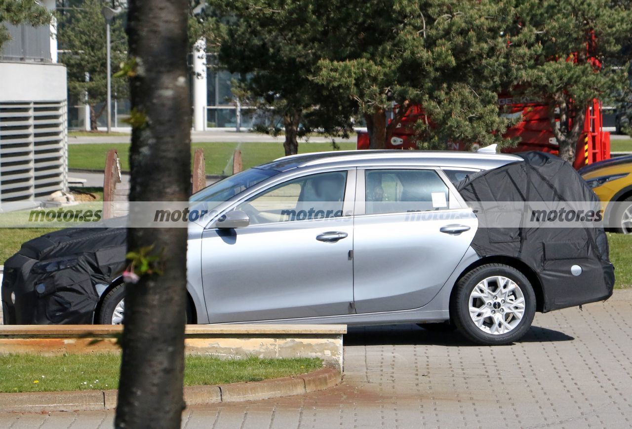 Foto espía KIA Ceed Tourer Facelift 2022 - exterior