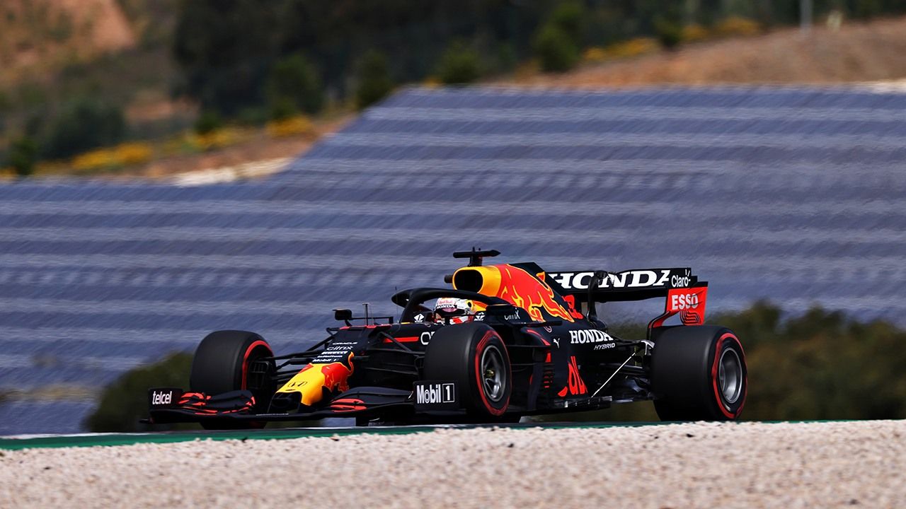 Verstappen marca terreno en los libres 3 sobre los Mercedes