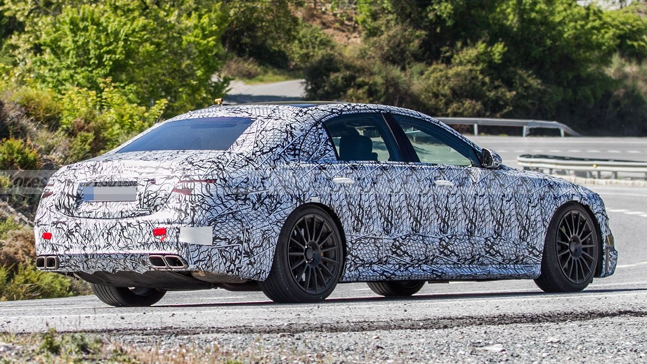 Mercedes-AMG S 63 e 2022 - foto espía posterior