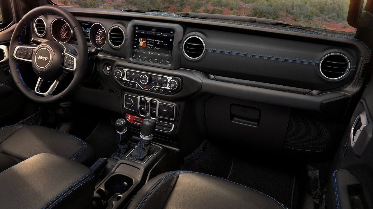 Jeep Wrangler 4xe - interior