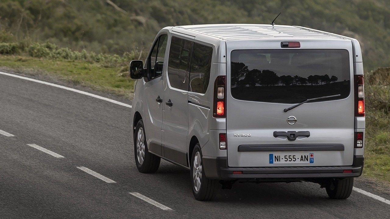 Nissan NV300 Combi 2021 - posterior