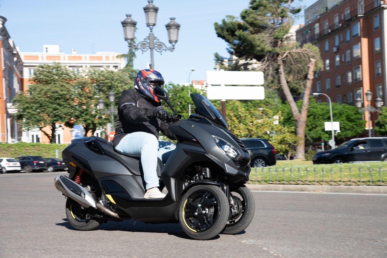 Prueba Peugeot Metropolis GT y SW, deportividad y practicidad sobre tres ruedas