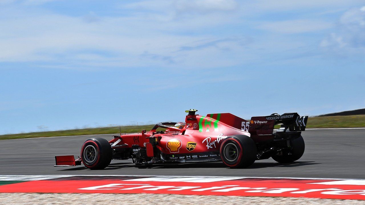 Sainz, 5º, ya supera a Leclerc: «Aquí hacer vueltas perfectas no existe»