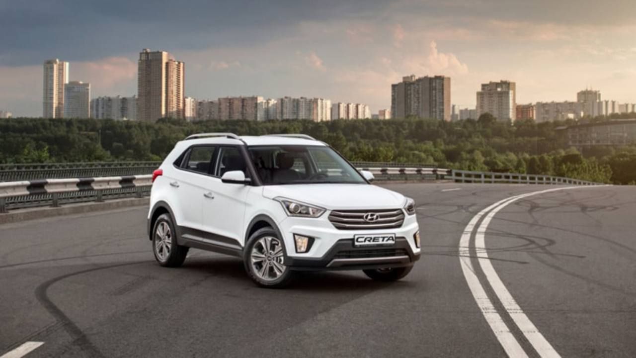 Rusia - Abril 2021: El Hyundai Creta acaricia el podio dominado por Lada