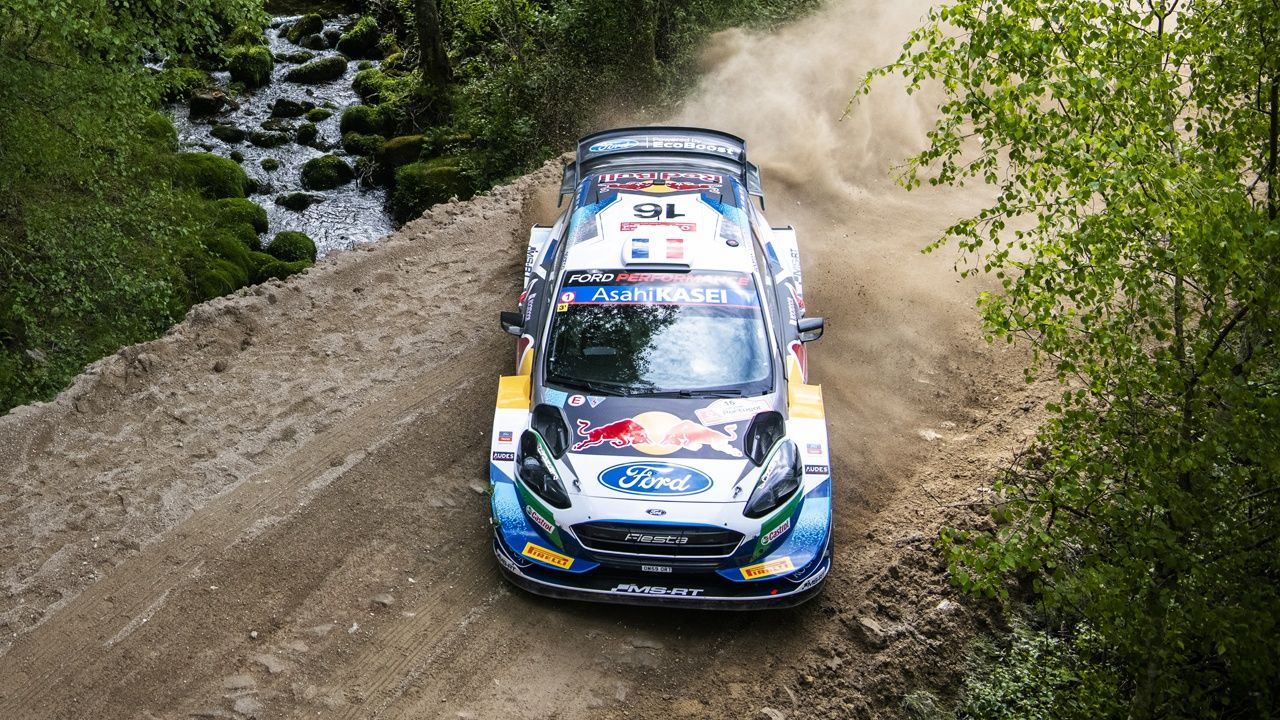 Adrien Fourmaux se vuelve a subir al Ford Fiesta WRC en el Safari Rally